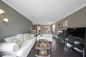 Guest room or sitting area