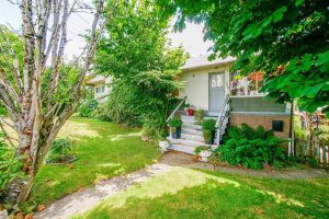 House with Garden both sides
